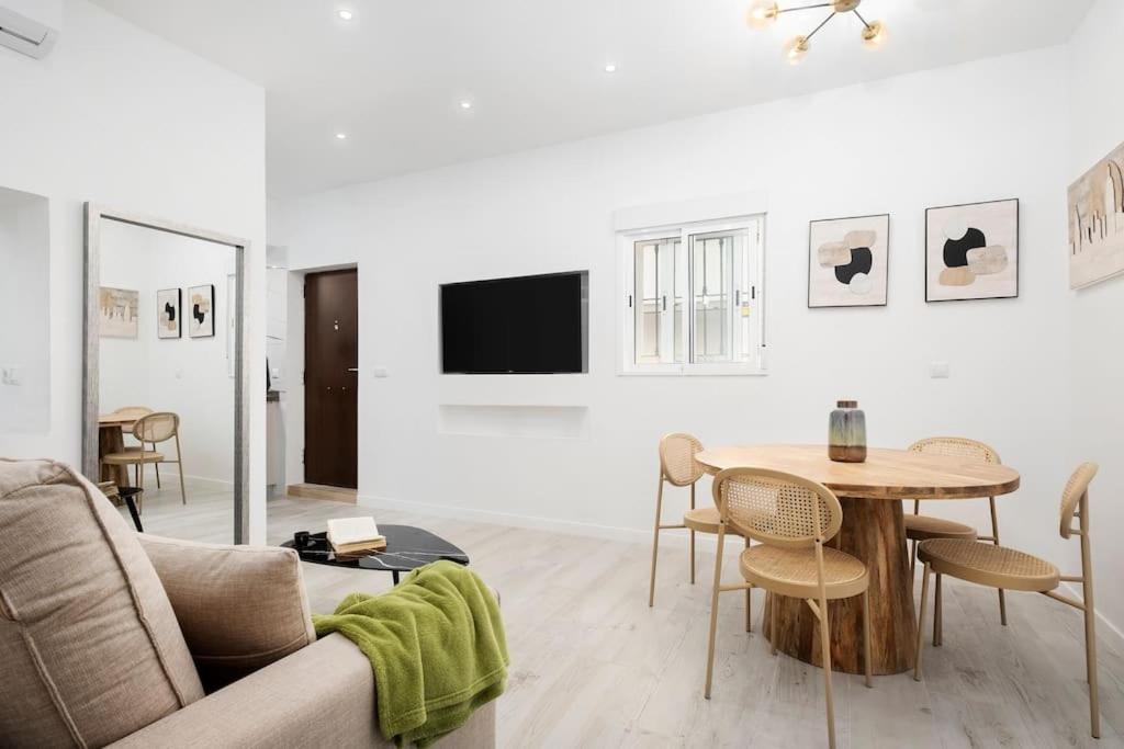 Newly Refurbished Modern 2-Bed Apartment In Heart Of Торемолинос Екстериор снимка